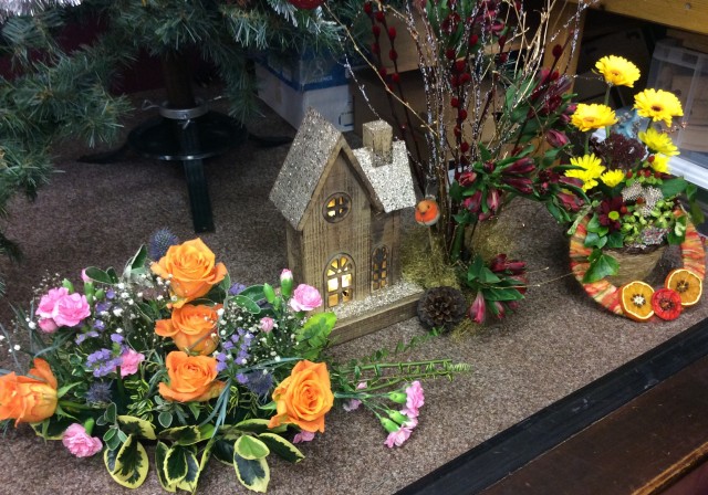 Flower arranging led by Lynne December 2018 - photo 4 Flower arranging led by Lynne December 2018 - photo 4